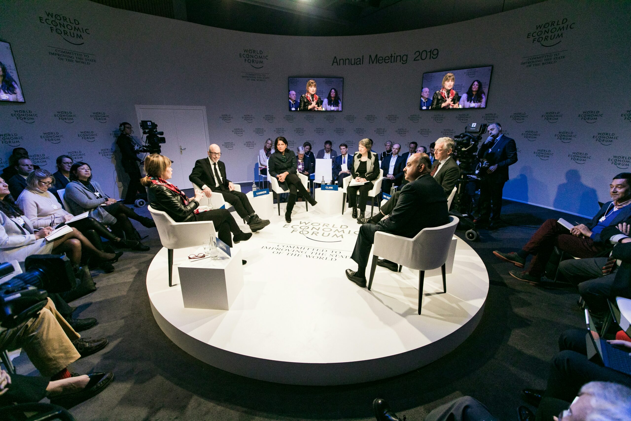 Journalists, experts, CEO at a public meeting — Davos Dorf, Switzerland.